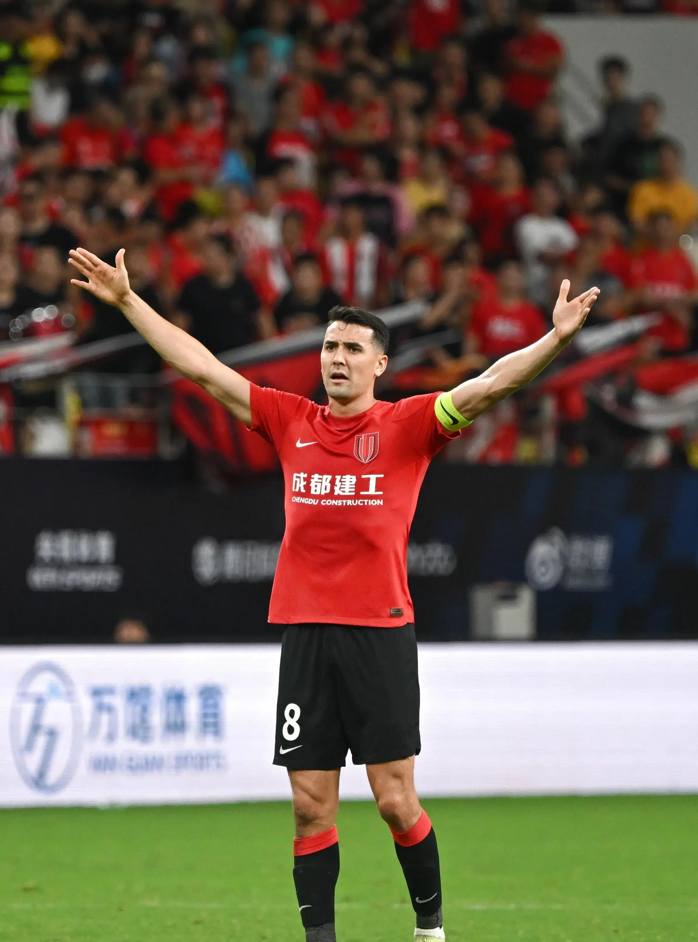 葡超倒计时；上海海港今晨篮板制胜；细节引发关注；悬念犹存；球队文化再被提及